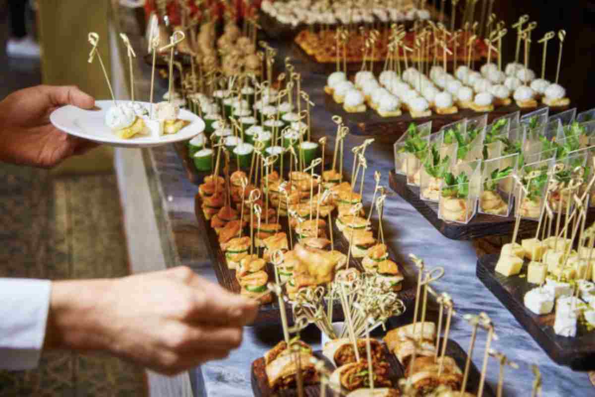 L’impegno per contrastare lo spreco alimentare non può però prescindere dalla responsabilità dei passeggeri.
