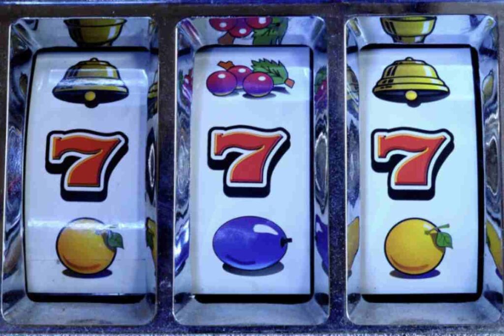 Vincere alle slot non è semplice: non esistono formule magiche, ma conoscere meccanismi, bonus e strategie può aumentare le probabilità di successo