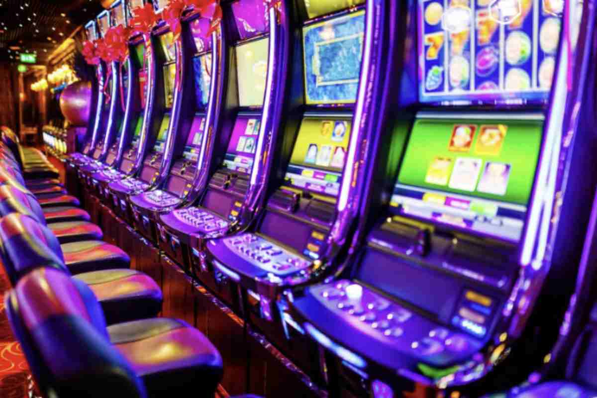 Le slot machine si distinguono per diverse caratteristiche tecniche e tematiche, che influenzano il modo di giocare e le probabilità di vincita.